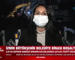 6.6'lık depremde hasar gören İzmir Büyükşehir Belediye binası tedbir amaçlı boşatıldı