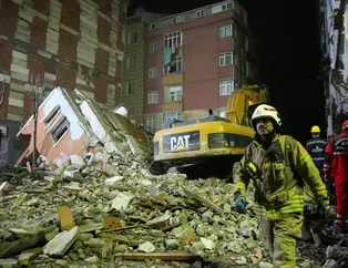 Son dakika: İstanbul Bahçelievler'de binanın çökme anı kamerada
