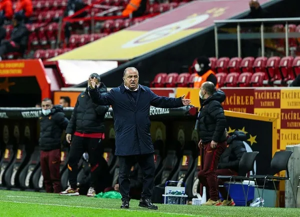 Fatih Terim 5 dakikalık uzatmaya isyan etti! "Bırakın da oynayalım"-1