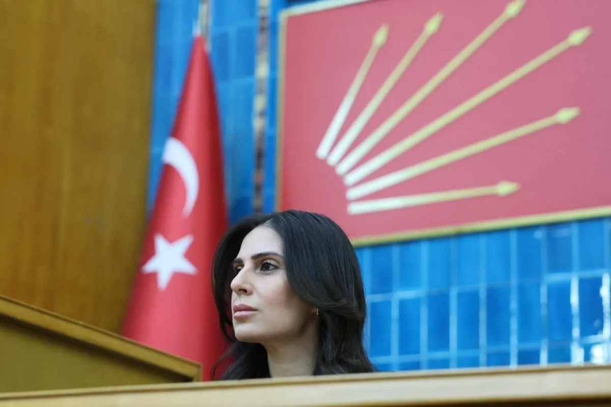 ozkan-yalim-hem-gemileri-hem-de-chpyi-yakti-bunlar-daha-baslangic-deyip-veli-agbabayi-patlatti-bir-vekille-gru-1778663120900.jpeg Özkan Yalım hem gemileri hem de CHP'yi yaktı! "Bunlar daha başlangıç" deyip pimi çekti: "Veli Ağbaba bir vekille grup yaptı" iddiası-3
