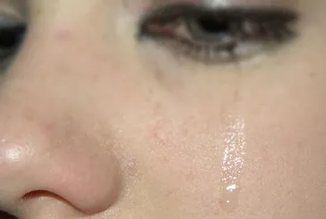 Gözyaşı sıvısıyla Alzheimer tespiti mümkün mü? Tanıda yeni dönem başlıyor