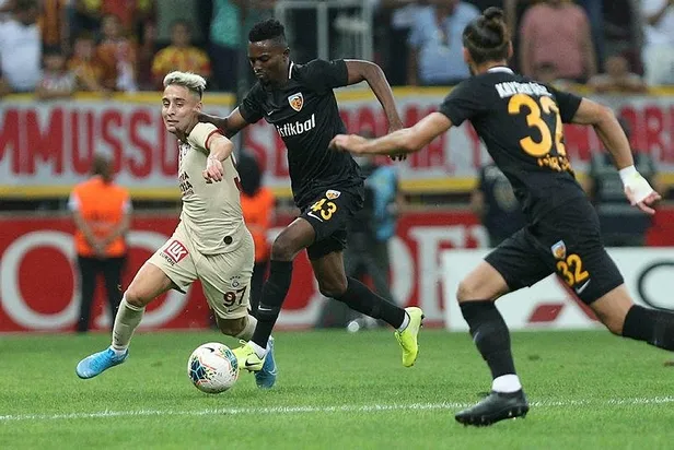 Galatasaraylı Emre Mor, Kayserispor maçında gördüğü kırmızı kart için özür diledi-3