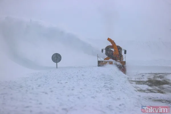 Geçtiğimiz yıl Türkiye'de 2 metre ile en yüksek kar kalığının ölçüldüğü Van-Bahçesaray yolunda amansız mücadele - 27