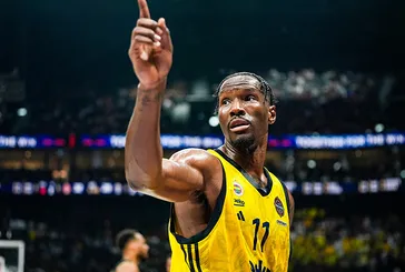 Nigel Hayes-Davis MVP seçildi