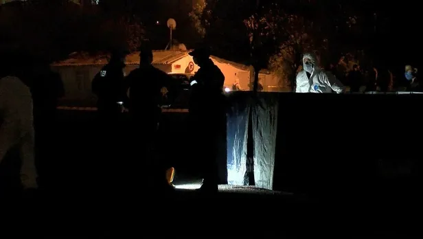 Son dakika: Bağcılar'da boş arsada başından vurulmuş erkek cesedi bulundu-2