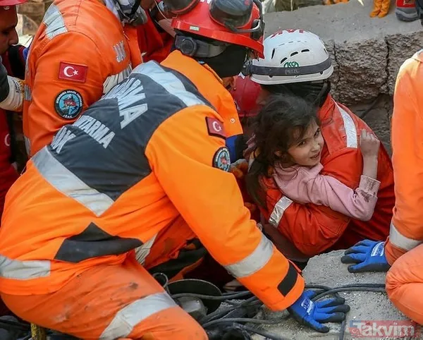Yalı Çapkını hastası Demet Akalın'ın gazabı "Ayy sen hakettin" Diline düşenin kurtulamadığı Demet Akalın yine formunda - 32