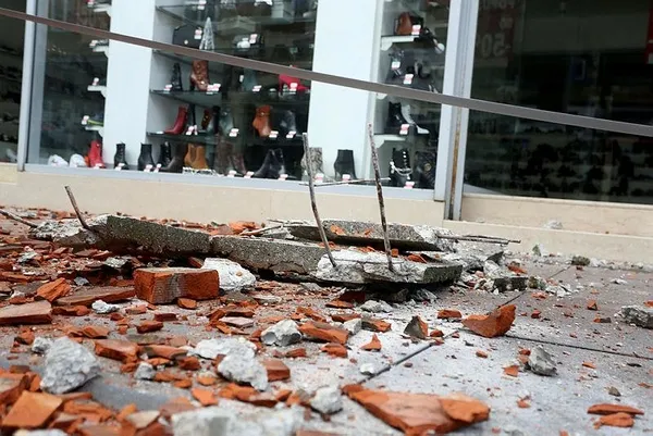 hirvatistanin-petrinja-sehrindeki-63-buyuklugundeki-depremde-bir-kiz-cocugu-hayatini-kaybetti-1609254735241.jpeg Hırvatistan'ın Petrinja şehrindeki 6.3 büyüklüğündeki depremde bir kız çocuğu hayatını kaybetti-2