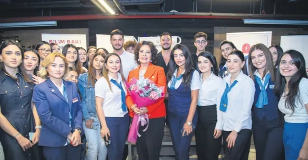 Bakü'de Türk Film Günleri etkinliği başladı! Hülya Koçyiğit: "Hepinizi yürekten sevirem"