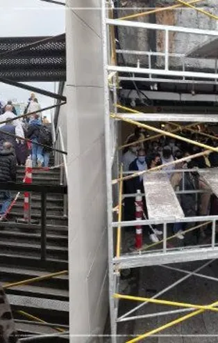 CHP'li Ekrem İmamoğlu rezil yönetimi ile tarihe geçecek! İşe gidiş saatinde Uzunçayır metrobüs durağı girişinde iskele!