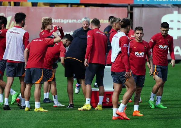 galatasaray-9-haftayi-bay-gecti-bundan-sonra-yolu-acik-10-macin-9u-istanbulda-1665482244020.jpg Galatasaray 9. haftayı BAY geçti! Bundan sonra yolu açık: 10 maçın 9'u İstanbul'da-5