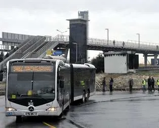 Metrobüs durağında patlama