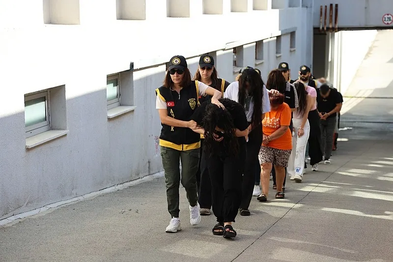 adana-merkezli-fuhus-operasyonu-210-milyonluk-para-trafigi-tespit-edildi-masaj-savunmasi-1789801566090.jpeg Adana merkezli fuhuş operasyonu: 210 milyonluk para trafiği tespit edildi! "Masaj" savunması-4