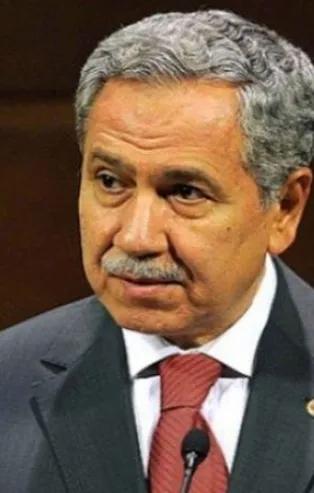 Türkiye'yi bölmek için hayaller kuran Selahattin Demirtaş'ın kitabını tavsiye eden Bülent Arınç'a tokat gibi yanıt: O kitabı da oku!