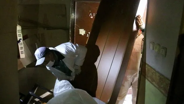 Kötü kokular üzerine içeri girdiler gördükleri manzara şoke etti! İki gün temizlik 7 kamyon çöp-4