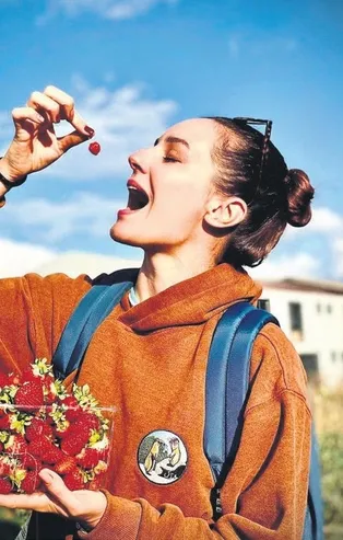 Çilek güzeli Sedef Avcı