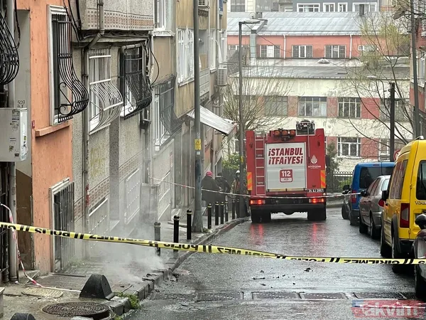 İstanbul'da panik anları! Şişli'de yer altı kabloları yandı bina tahliye edildi - 4