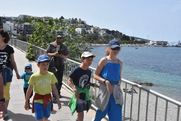 bodruma-sezonun-ilk-kruvaziyeri-geldi-526-turist-getirdi-1650713603970.jpg Bodrum'a sezonun ilk kruvaziyeri geldi! 526 turist getirdi-2