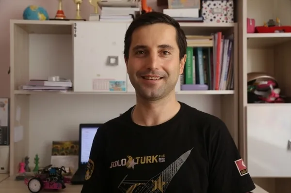 10 yaşındaki Mira Küçük yeni bir robot geliştirdi! Fabrika işçileri düşünerek yapmış-5