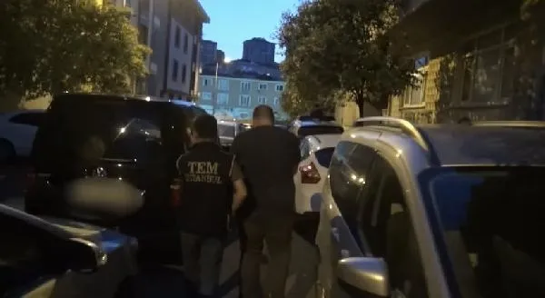 FETÖ’nün İstanbul'daki gaybubet evlerine şafak baskını: 18 gözaltı-5