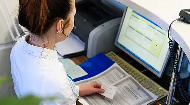 en-az-ilkokul-mezunu-hastane-personel-alimi-basvuru-sartlari-hasta-kabul-kayit-gorevlisi-temizlik-gorevlisi-ambulans-soforu-1619773859357.jpg En az ilkokul mezunu hastane personel alımı başvuru şartları! (Hasta kabul-kayıt görevlisi -temizlik görevlisi-ambulans şoförü)-4