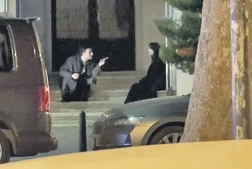 Taksim’de ünlü çiftin aile içi tartışması objektiflere yansıdı!