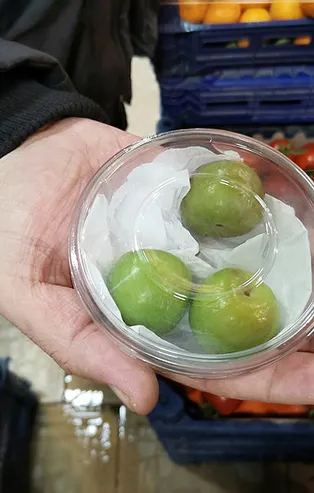 Dudak uçuklatan fiyat! Altınla yarışıyor! Bir tane erik 20 lira!