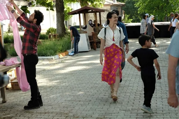 gul-masali-ilk-bolumuyle-atvde-yayinda-canli-izle-1655657705284.jpg Gül Masalı ATV’de izleyiciyle buluştu | İLK BÖLÜM İZLE-4