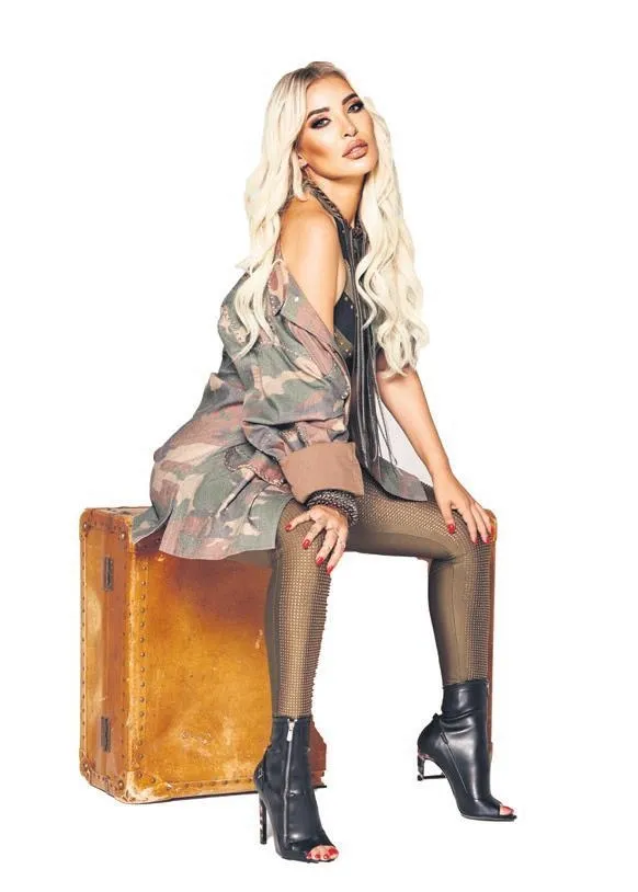 azeri-sarkici-gunel-zeynelova-vefali-cikti-ahmet-selcuk-ilkani-gorunce-bakin-neler-soyledi-1635198743859.jpeg Azeri şarkıcı Günel Zeynelova vefalı çıktı! Ahmet Selçuk İlkan'ı görünce bakın neler söyledi-9