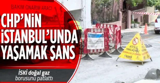 İstanbul Küçükçekmece'de İSKİ ekipleri sokakta kazı yaparken doğal gaz borusunu patlattı