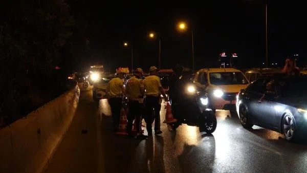 Bayraklı'da feci kaza: Refüje çarpan motosiklet sürücüsü hayatını kaybetti!-2