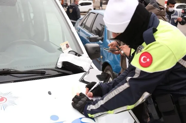 10 bin 945 noktada 'Düzensiz Göç İle Mücadeleye Yönelik Huzur Uygulaması! Bin 474 düzensiz göçmen yakalandı