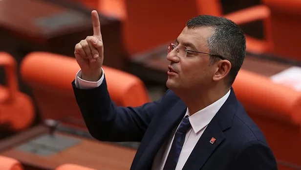 ozgur-ozel-kimdir-nereli-chp-baskan-adayi-ozgur-ozel-kac-yasinda-hangi-gorevlerde-bulundu-1699114955668.jpeg