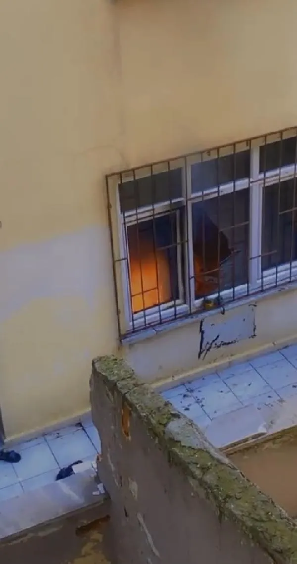 Esenler'de kan donduran olay! 20 yaşındaki kızını boğarak öldürdü-4