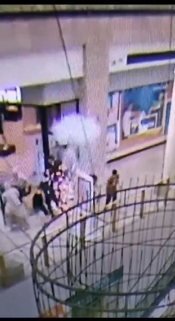 Bayrampaşa'da dehşet anları: AVM'de teröristin çantasındaki patlamanın görüntüleri ortaya çıktı-2