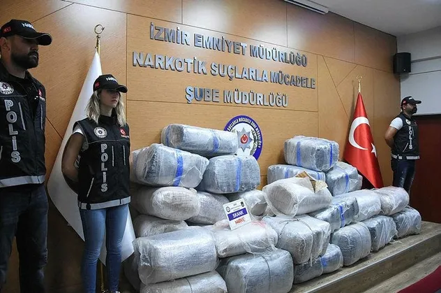 İzmir'de uyuşturucu operasyonu! 600 kilogram skunk ele geçirildi