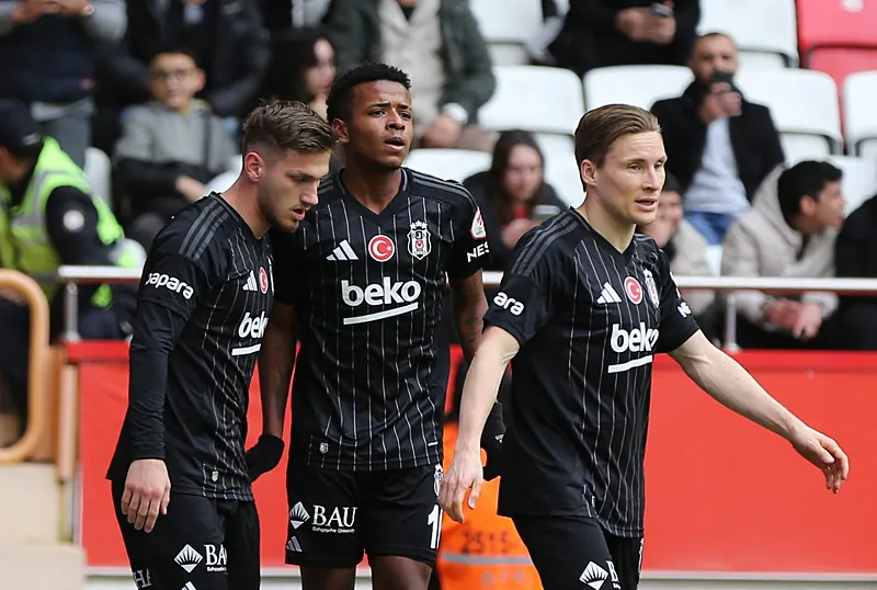 Lider Kartal çeyrek finalde!