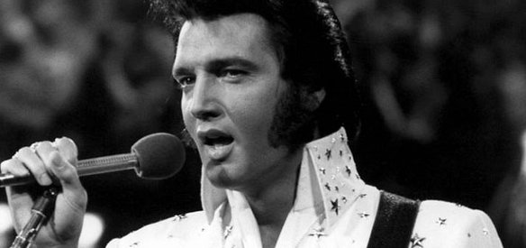 ELVİS PRESLEY MALİKANESİNDE ÖLÜ BULUNDU