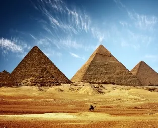 Dünyayı yıllarca böyle kandırmışlar! Mısır Piramitleri aslında...