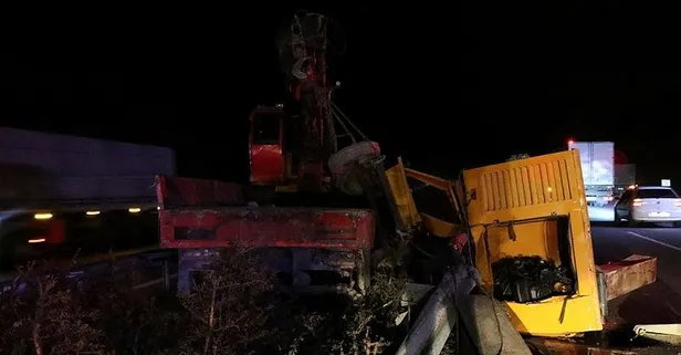 SON DAKİKA: Bursa'da feci kaza! Vince çarpan tır devrildi: 1 ölü