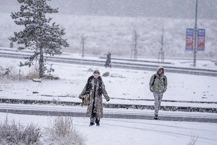 yogun-kar-yagisi-ve-firtina-kapida-mgmden-21-ile-sari-kod-uyarisi-sicakliklar-sifirin-altina-iniyor-1772172270654.jpg Yoğun kar yağışı ve fırtına kapıda! MGM’den 21 ile sarı kod uyarısı: Sıcaklıklar sıfırın altına iniyor-8