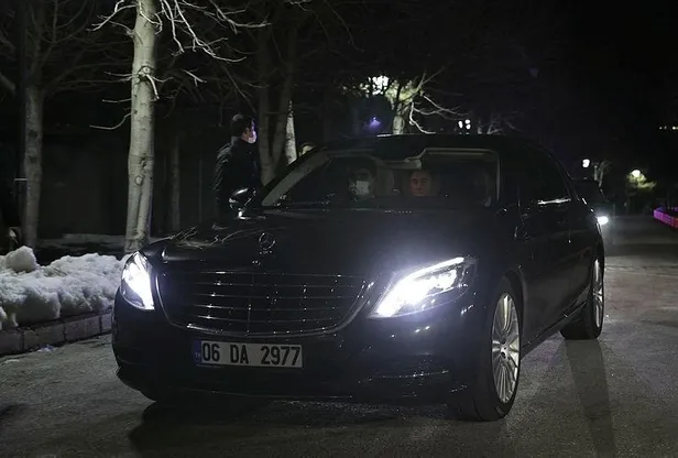 muhalefet-liderlerinden-oturma-krizine-yuvarlak-cozum-1644693400241.jpeg Muhalefet liderlerinden oturma krizine 'yuvarlak' çözüm! HDP'li Mithat Sancar ve Hüda Kaya'dan 'yemekte niye yokuz' sitemi...-8