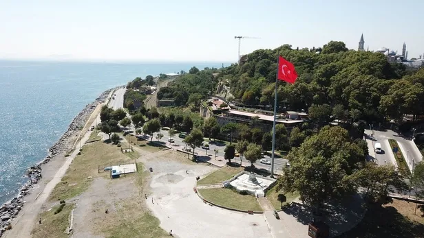 CHP’li İBB Sarayburnu Parkı’ndaki Atatürk Anıtı’nı 10 ayda temizledi