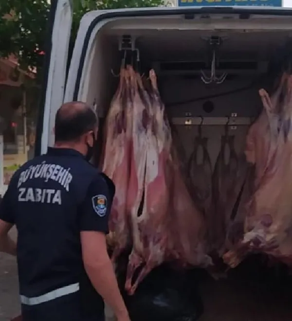 Adana'da kaynağı belli olmayan 2 ton et ele geçirildi-1