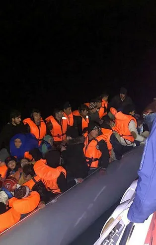 İzmir'de 113 kaçak göçmen yakalandı!