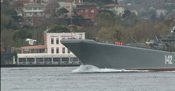 İstanbul Boğazı'nda dikkat çeken hareketlilik! Karadeniz'e geçiş yaptı