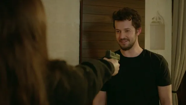 Yaren, Harun'a silah çekiyor! Hercai 37. yeni bölüm