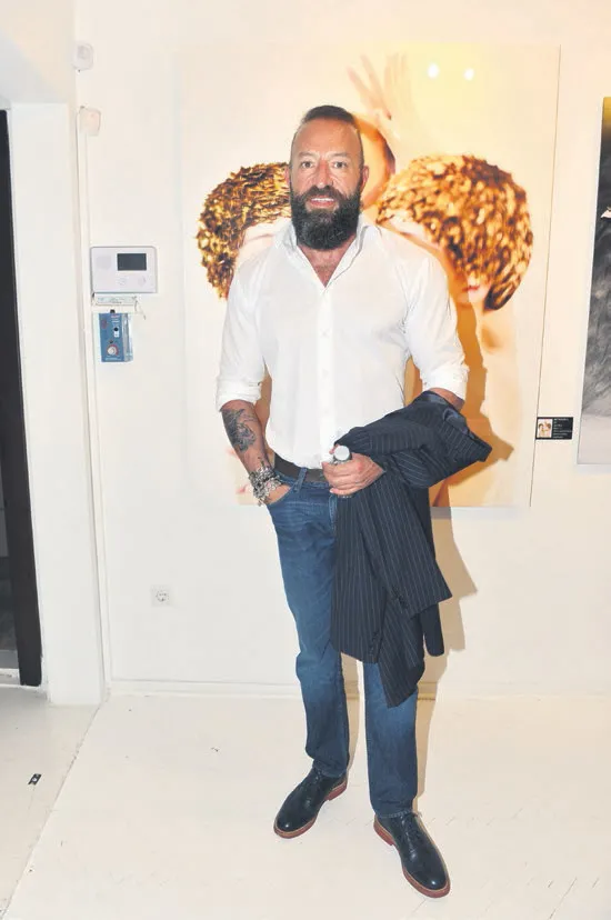 ece-sukanin-is-adami-sevgilisi-ugur-guven-geceleri-akti-asli-turanli-ile-bogazdaki-bir-restoranda-yakalandi-1595976372595.jpg Ece Sükan'ın iş adamı sevgilisi Uğur Güven gecelere aktı! Aslı Turanlı ile Boğaz’daki bir restoranda yakalandı-4