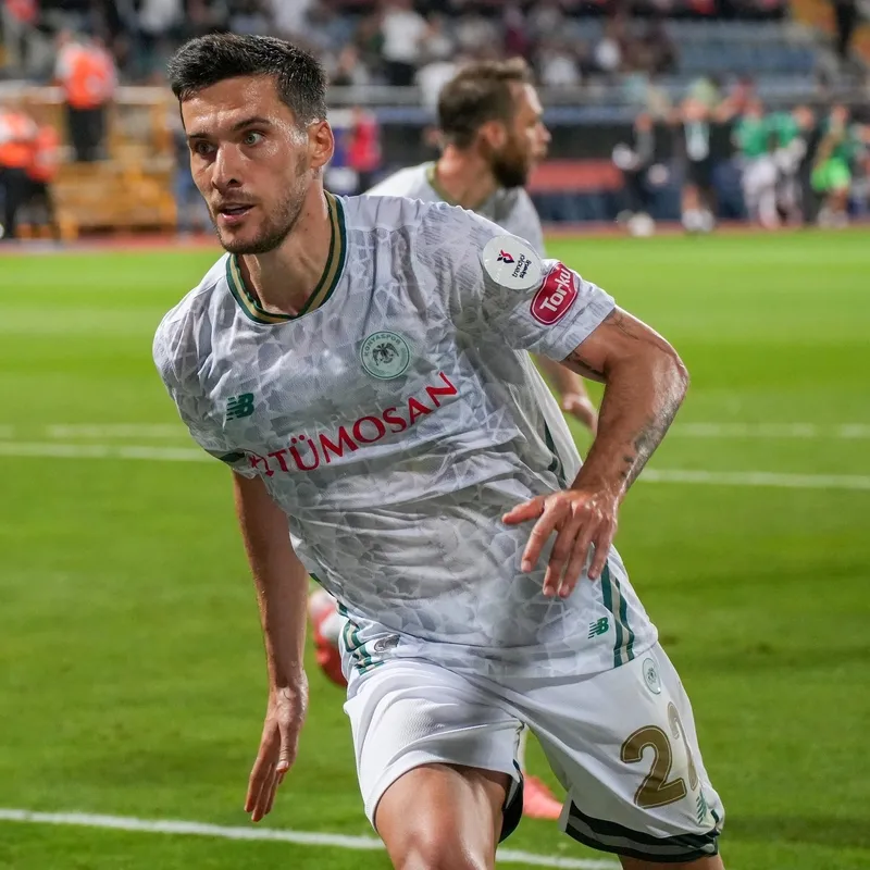 olayli-macta-sami-ugurlu-kirmizi-kartla-oyundan-atildi-konyaspor-kasimpasayi-yeni-transferleriyle-3-2-yendi-1723314819834.jpg Umut Nayir