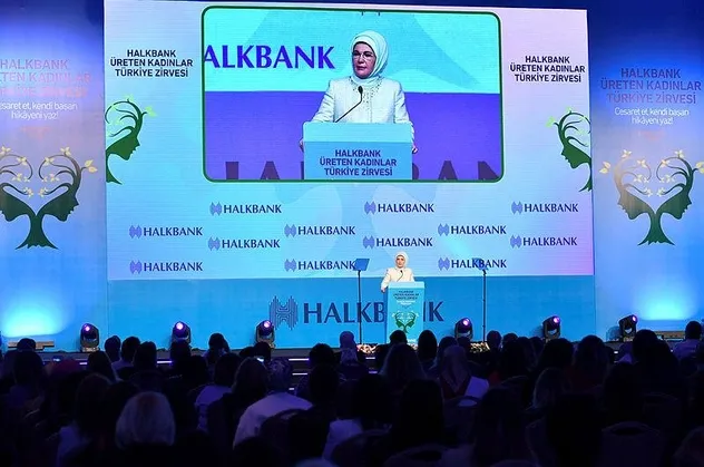 Başkan Erdoğan'ın eşi Emine Erdoğan "Halkbank Üreten Kadınlar Türkiye Zirvesi"nde konuştu
