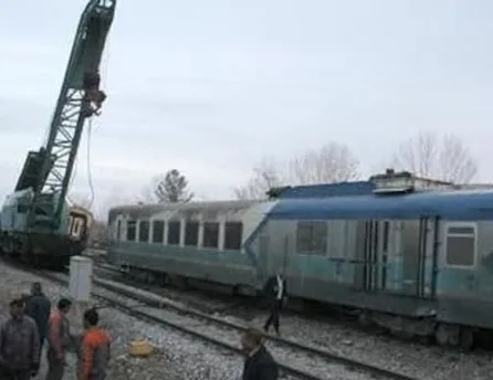 İran’da yolcu treni raydan çıktı: 17 ölü, 50 yaralı